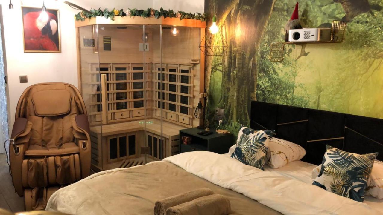 Warszawa Wola Wyjatkowe Studio Z Jacuzzi, Sauna I Fotelem Do Masazu - Exceptional Studio In Warsaw With Jacuzzi, Sauna And Massage Chair Luaran gambar
