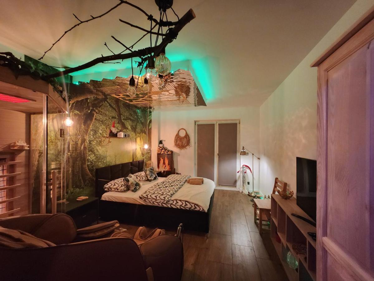 Warszawa Wola Wyjatkowe Studio Z Jacuzzi, Sauna I Fotelem Do Masazu - Exceptional Studio In Warsaw With Jacuzzi, Sauna And Massage Chair Luaran gambar