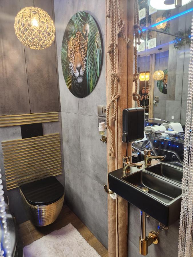 Warszawa Wola Wyjatkowe Studio Z Jacuzzi, Sauna I Fotelem Do Masazu - Exceptional Studio In Warsaw With Jacuzzi, Sauna And Massage Chair Luaran gambar