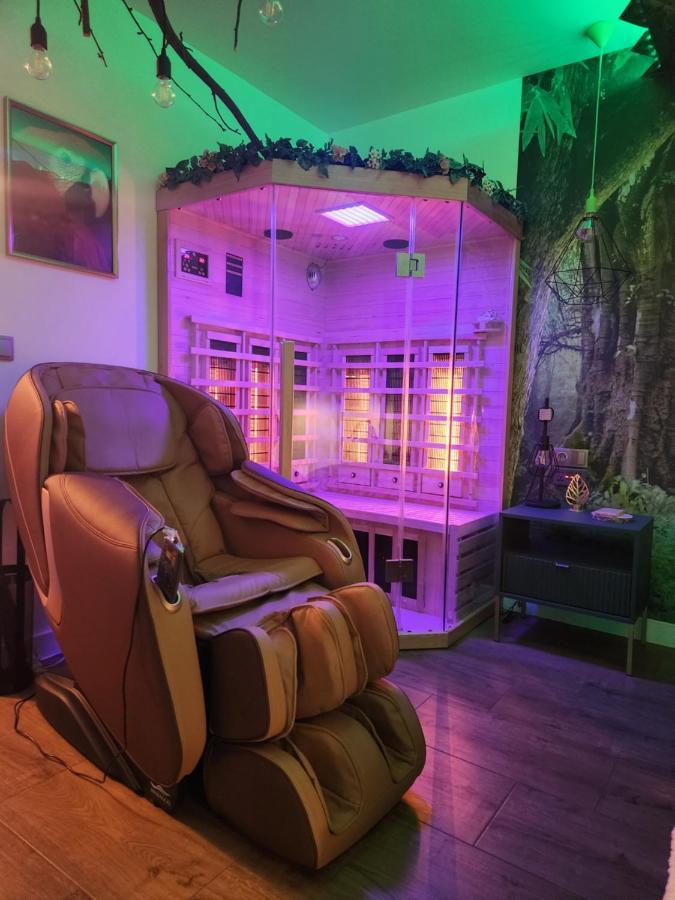 Warszawa Wola Wyjatkowe Studio Z Jacuzzi, Sauna I Fotelem Do Masazu - Exceptional Studio In Warsaw With Jacuzzi, Sauna And Massage Chair Luaran gambar